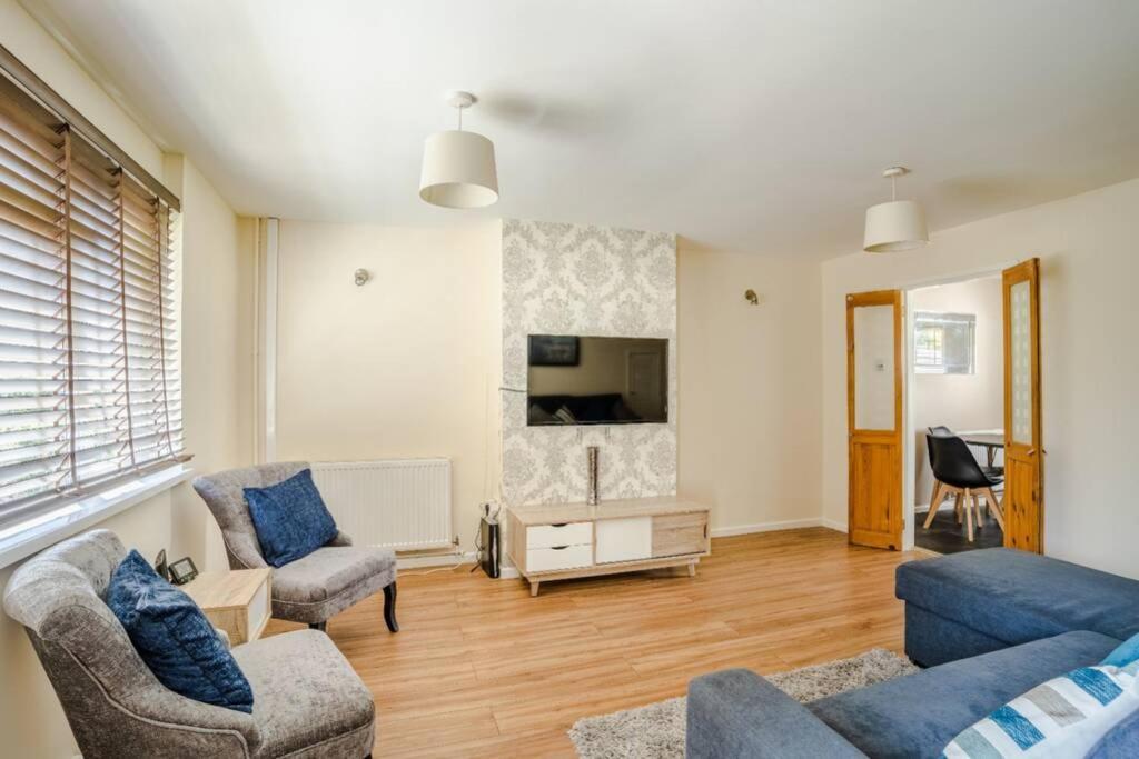 Off Road Parking, Smart Tv In Each Room! Swansea Exterior photo