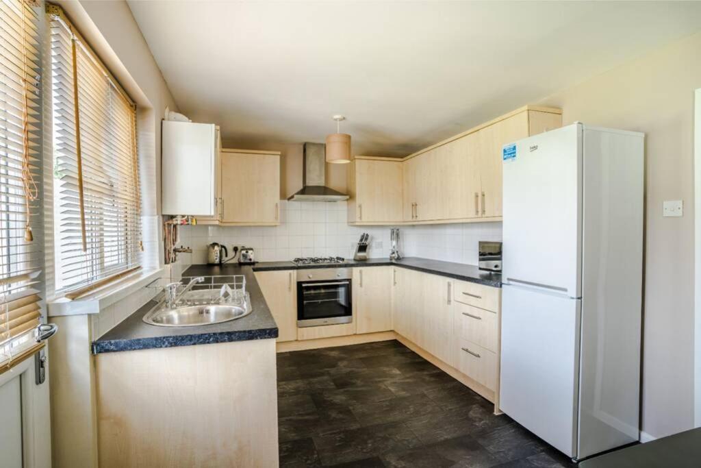 Off Road Parking, Smart Tv In Each Room! Swansea Exterior photo